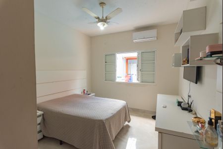 Casa à venda com 320m², 3 quartos e 6 vagas Casa à venda com 320m², 3 quartos e 6 vagasQuarto 1