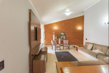 Casa à venda com 320m², 3 quartos e 6 vagas Casa à venda com 320m², 3 quartos e 6 vagasSala