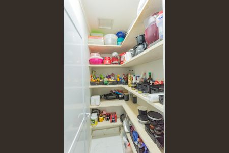 Casa à venda com 320m², 3 quartos e 6 vagas Casa à venda com 320m², 3 quartos e 6 vagasDespensa