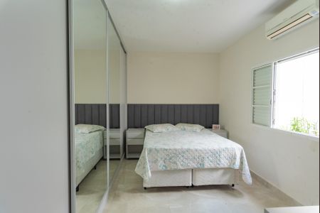 Casa à venda com 320m², 3 quartos e 6 vagas Casa à venda com 320m², 3 quartos e 6 vagasSuíte