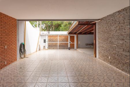 Casa à venda com 320m², 3 quartos e 6 vagas Casa à venda com 320m², 3 quartos e 6 vagasGaragem