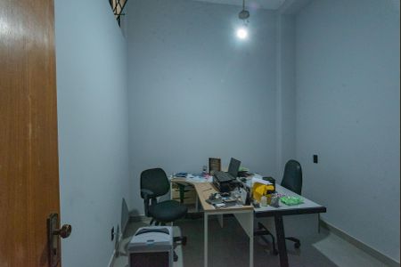 Casa à venda com 320m², 3 quartos e 6 vagas Casa à venda com 320m², 3 quartos e 6 vagasEscritório