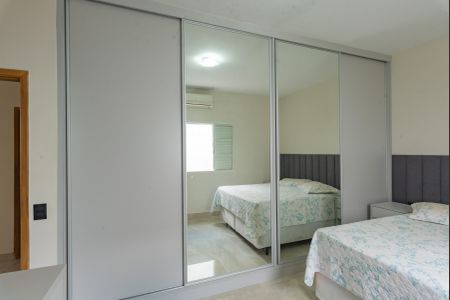 Casa à venda com 320m², 3 quartos e 6 vagas Casa à venda com 320m², 3 quartos e 6 vagasSuíte