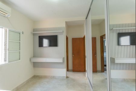 Casa à venda com 320m², 3 quartos e 6 vagas Casa à venda com 320m², 3 quartos e 6 vagasSuíte