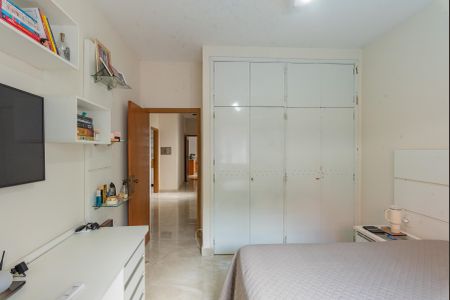 Casa à venda com 320m², 3 quartos e 6 vagas Casa à venda com 320m², 3 quartos e 6 vagasQuarto 1