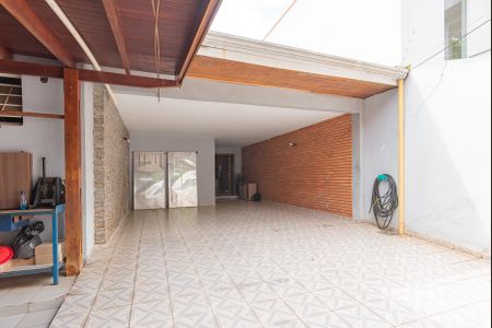 Casa à venda com 320m², 3 quartos e 6 vagas Casa à venda com 320m², 3 quartos e 6 vagasGaragem