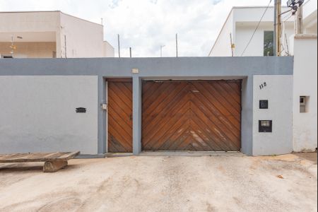Casa à venda com 320m², 3 quartos e 6 vagas Casa à venda com 320m², 3 quartos e 6 vagasFachada