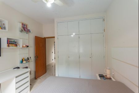 Casa à venda com 320m², 3 quartos e 6 vagas Casa à venda com 320m², 3 quartos e 6 vagasQuarto 1