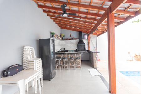 Casa à venda com 320m², 3 quartos e 6 vagas Casa à venda com 320m², 3 quartos e 6 vagasEspaço Gourmet