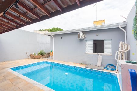 Casa à venda com 320m², 3 quartos e 6 vagas Casa à venda com 320m², 3 quartos e 6 vagasPiscina