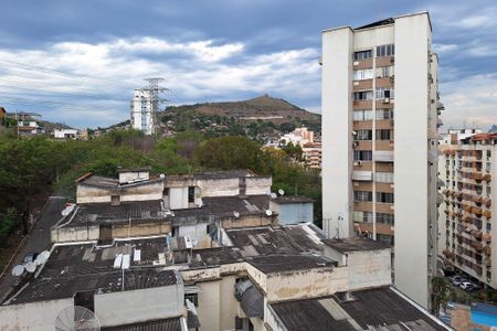 Apartamento à venda com 74m², 2 quartos e 1 vagaSala