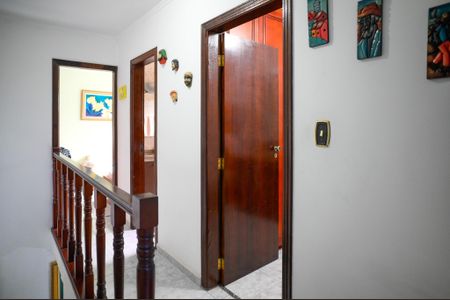 Casa à venda com 250m², 4 quartos e 2 vagas Casa à venda com 250m², 4 quartos e 2 vagasCorredor