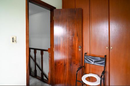 Casa à venda com 250m², 4 quartos e 2 vagas Casa à venda com 250m², 4 quartos e 2 vagasQuarto 4