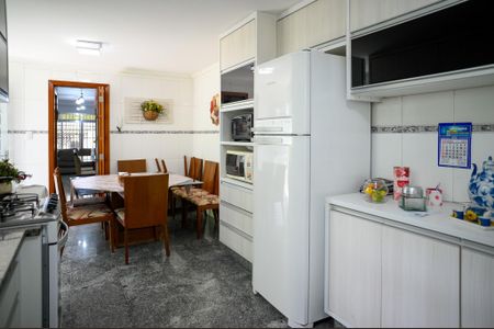 Casa à venda com 250m², 4 quartos e 2 vagas Casa à venda com 250m², 4 quartos e 2 vagasCozinha