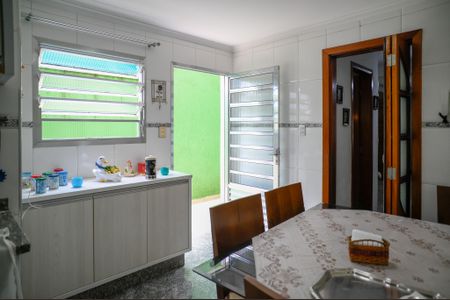 Casa à venda com 250m², 4 quartos e 2 vagas Casa à venda com 250m², 4 quartos e 2 vagasCozinha