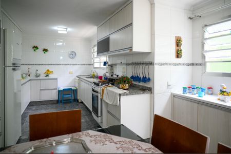 Casa à venda com 250m², 4 quartos e 2 vagas Casa à venda com 250m², 4 quartos e 2 vagasCozinha
