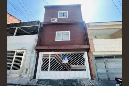 Casa à venda com 160m², 4 quartos e 2 vagasPlaca instalada na fachada do imovel
