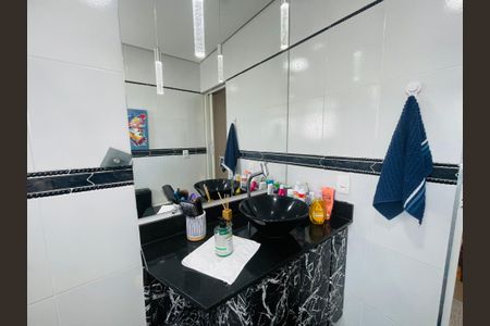 Casa à venda com 160m², 4 quartos e 2 vagasBanheiro 3