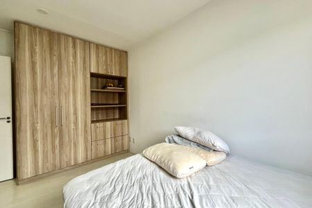 Casa de condomínio à venda com 200m², 4 quartos e 3 vagas Casa de condomínio à venda com 200m², 4 quartos e 3 vagasQuarto