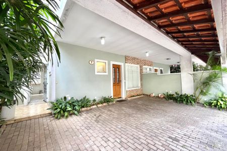 Casa de condomínio à venda com 200m², 4 quartos e 3 vagas Casa de condomínio à venda com 200m², 4 quartos e 3 vagasGaragem