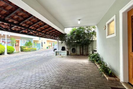 Casa de condomínio à venda com 200m², 4 quartos e 3 vagas Casa de condomínio à venda com 200m², 4 quartos e 3 vagasGaragem