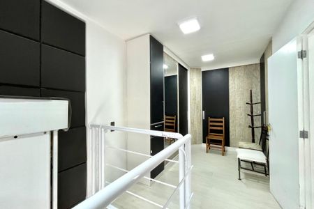 Casa de condomínio à venda com 200m², 4 quartos e 3 vagas Casa de condomínio à venda com 200m², 4 quartos e 3 vagasSuite 2