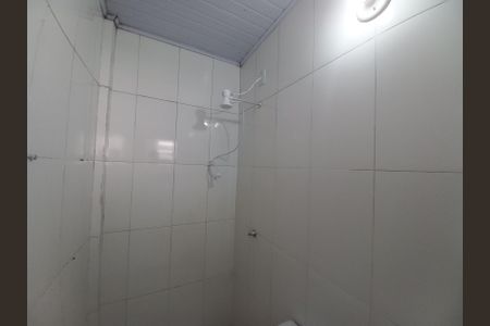 Banheiro de casa de condomínio para alugar com 1 quarto, 23m² em Parque Sao Vicente, São Vicente