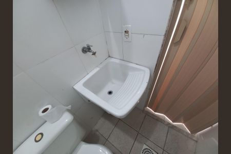Banheiro de casa de condomínio para alugar com 1 quarto, 23m² em Parque Sao Vicente, São Vicente