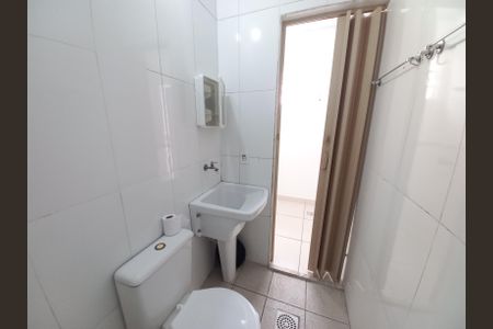 Banheiro de casa de condomínio para alugar com 1 quarto, 23m² em Parque Sao Vicente, São Vicente