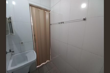 Banheiro de casa de condomínio para alugar com 1 quarto, 23m² em Parque Sao Vicente, São Vicente