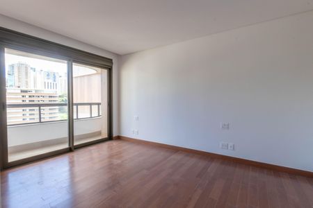 Apartamento à venda com 377m², 4 quartos e 4 vagasSuíte 2