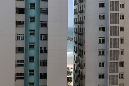 Vista de apartamento para alugar com 2 quartos, 68m² em Pitangueiras, Guarujá