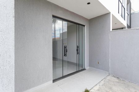 Casa à venda com 130m², 3 quartos e 2 vagasEntrada