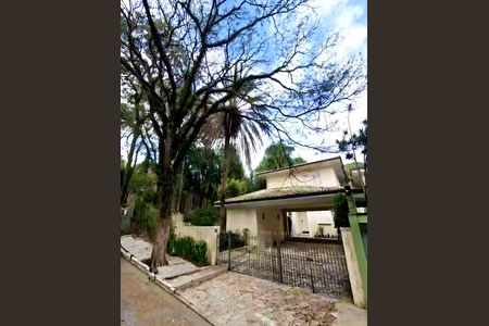 Casa para alugar com 482m², 4 quartos e 6 vagasFachada