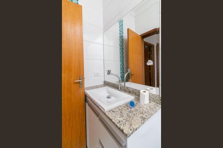 Casa de condomínio à venda com 160m², 3 quartos e 2 vagasBanheiro Social