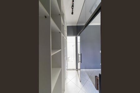Casa de condomínio à venda com 160m², 3 quartos e 2 vagasCloset da Suíte