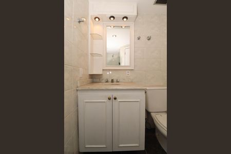 Apartamento para alugar com 75m², 2 quartos e 2 vagas Apartamento para alugar com 75m², 2 quartos e 2 vagasBanheiro