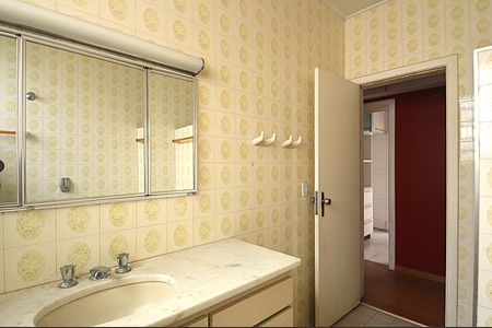 Casa para alugar com 239m², 4 quartos e 2 vagasBanheiro Social