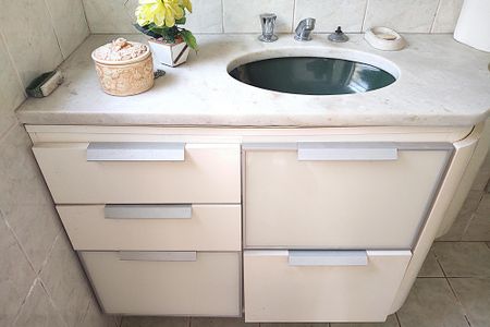 Casa para alugar com 239m², 4 quartos e 2 vagasBanheiro da Suíte - Pia