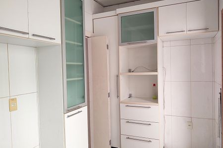 Casa para alugar com 239m², 4 quartos e 2 vagasCozinha - Armários