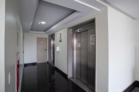 Apartamento à venda com 86m², 3 quartos e 2 vagas Apartamento à venda com 86m², 3 quartos e 2 vagasHall social