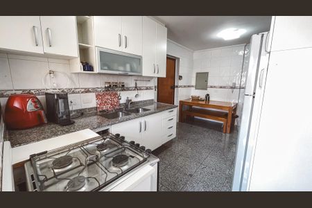 Apartamento à venda com 119m², 4 quartos e 2 vagasCozinha