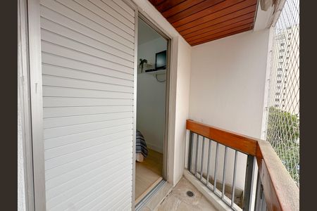 Apartamento à venda com 65m², 2 quartos e 1 vaga Apartamento à venda com 65m², 2 quartos e 1 vagaVaranda Quarto 2