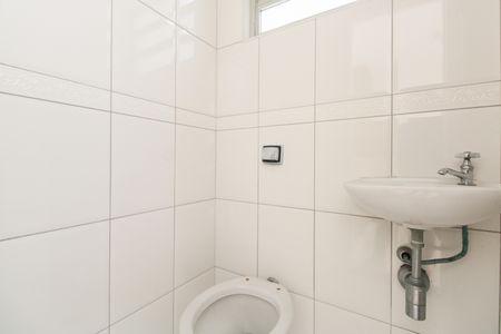 Casa à venda com 167m², 4 quartos e 2 vagas Casa à venda com 167m², 4 quartos e 2 vagasLavabo - Externo