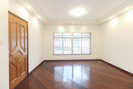 Casa à venda com 167m², 4 quartos e 2 vagas Casa à venda com 167m², 4 quartos e 2 vagasSala