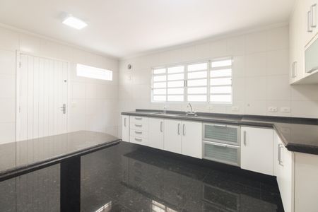 Casa à venda com 167m², 4 quartos e 2 vagas Casa à venda com 167m², 4 quartos e 2 vagasCozinha