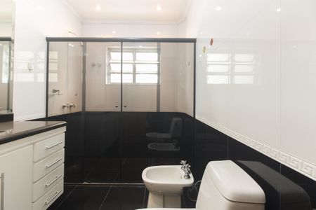 Casa à venda com 167m², 4 quartos e 2 vagas Casa à venda com 167m², 4 quartos e 2 vagasBanheiro Social