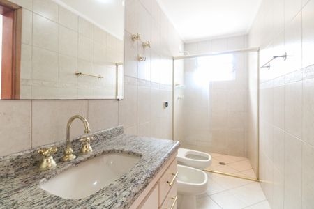 Casa à venda com 167m², 4 quartos e 2 vagas Casa à venda com 167m², 4 quartos e 2 vagasBanheiro Suíte