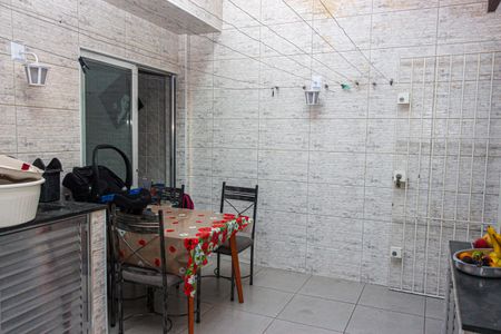 Casa à venda com 250m², 3 quartos e 2 vagasÁrea de Serviço