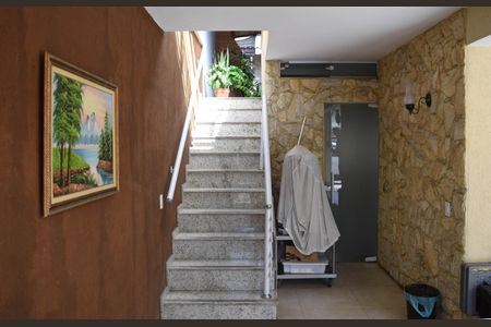 Casa à venda com 252m², 4 quartos e 3 vagas Casa à venda com 252m², 4 quartos e 3 vagasGaragem